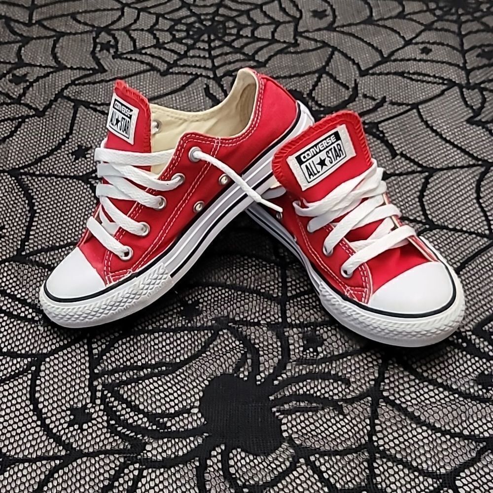 Red Low Top Chuck Taylor's All Star Youth Size 1 - Picture 1 of 10